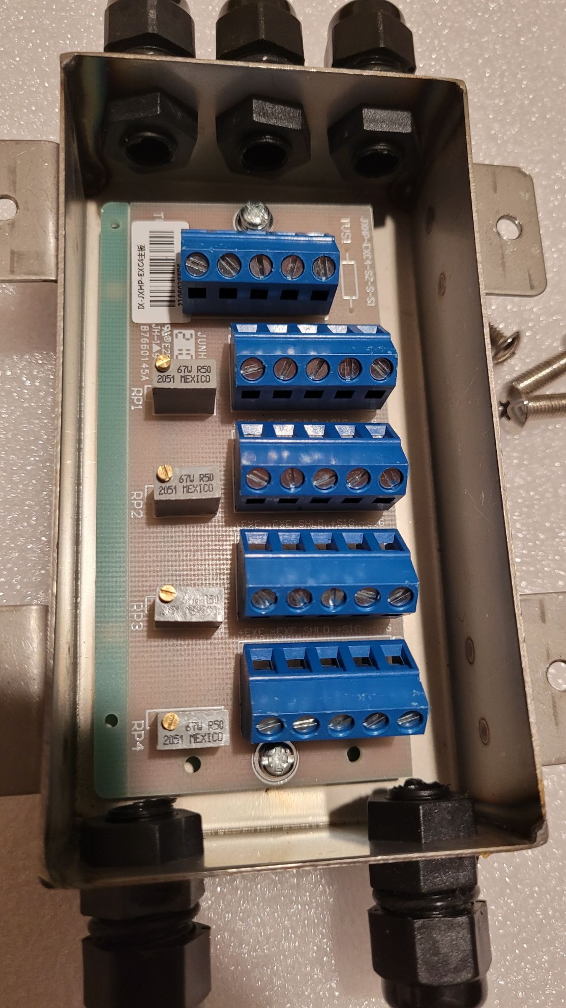 thumbnail interactive-video image 1 of IOT Stainless Steel Junction Box For 4 Load Cells - Water Resistant - 3-15V 1 of 3